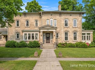 301 S Barry St, Greenville, MI 48838