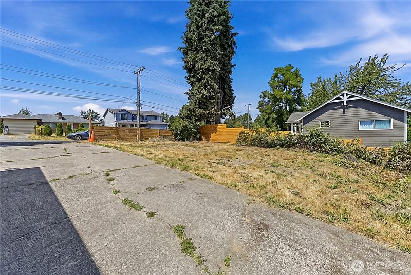 3rd image of 13426 22nd Avenue S