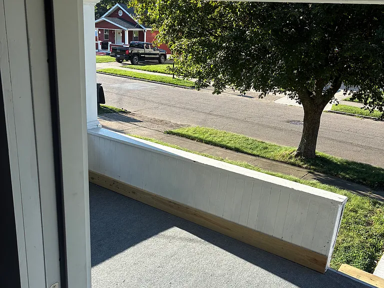 1086 Joy Ave — Photo 3