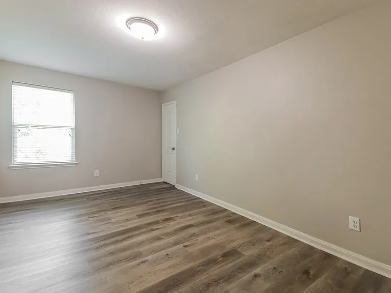 900 Princewood Dr — Photo 11