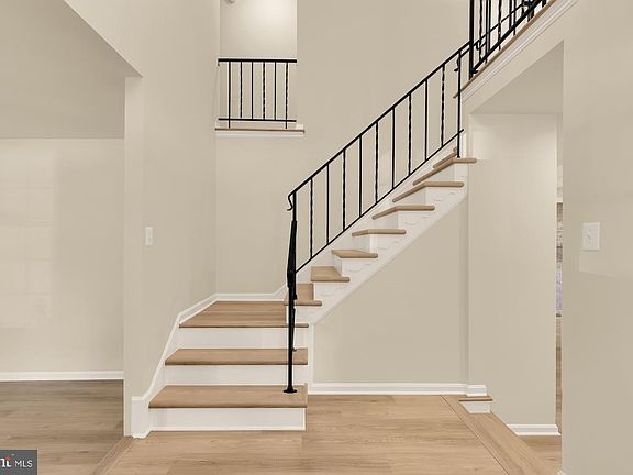 4th image of 12428 Goldfinch Ct