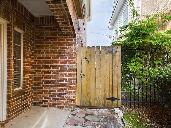 4th image of 4308 Spring Hill Dr