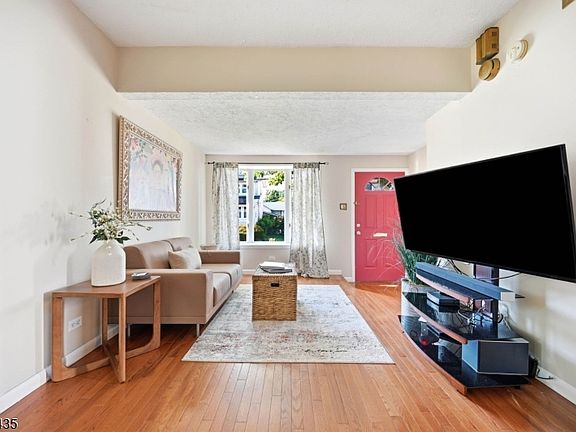 5th image of 120 E Johnson Ave