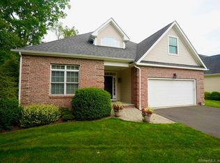 3 Stonegate Cir, Cheshire, CT 06410