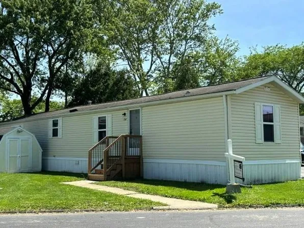 154 Preswick St, Temperance, MI 48182