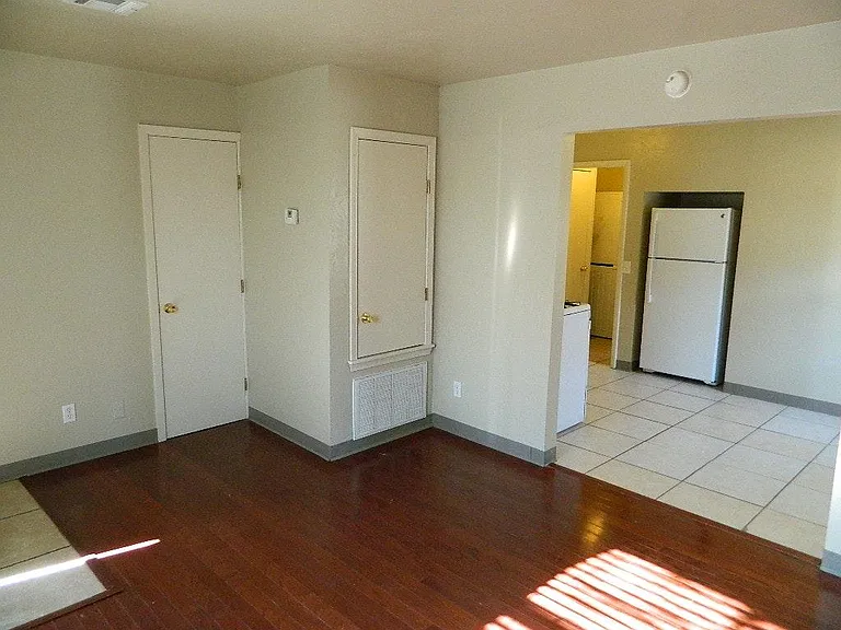 15 W Thatcher St — Photo 3