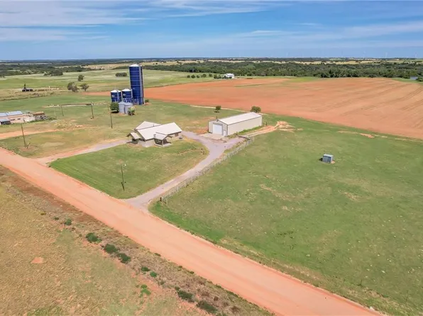 17161 E 1055th Rd, Sweetwater, OK 73666