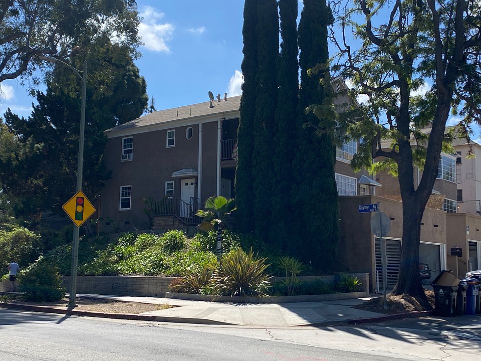 Corner of Landfair Avenue & Gayley Avenue - Building