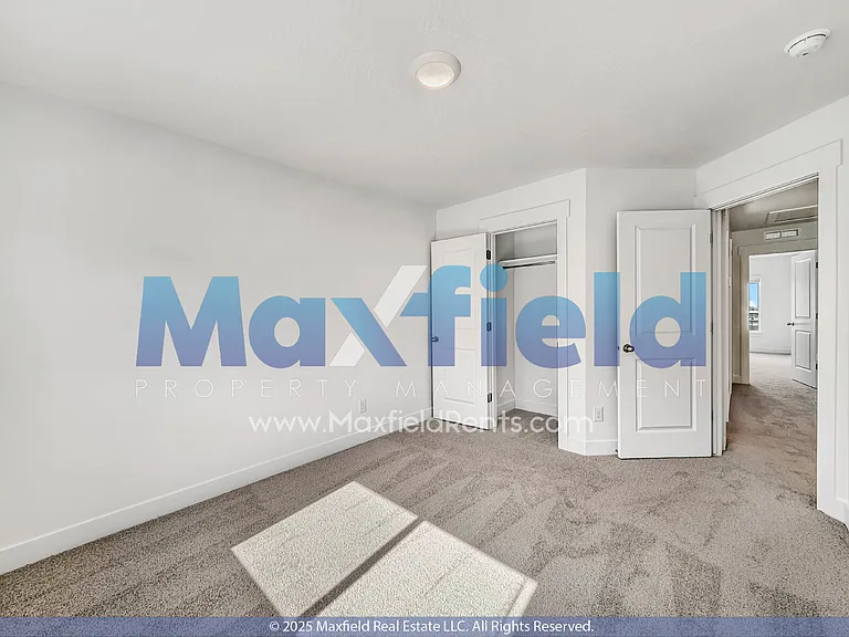 1376 Meadow Ln — Photo 2
