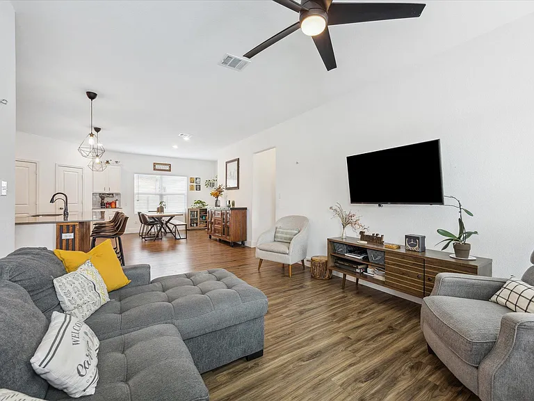 700 Legends Ln — Photo 14
