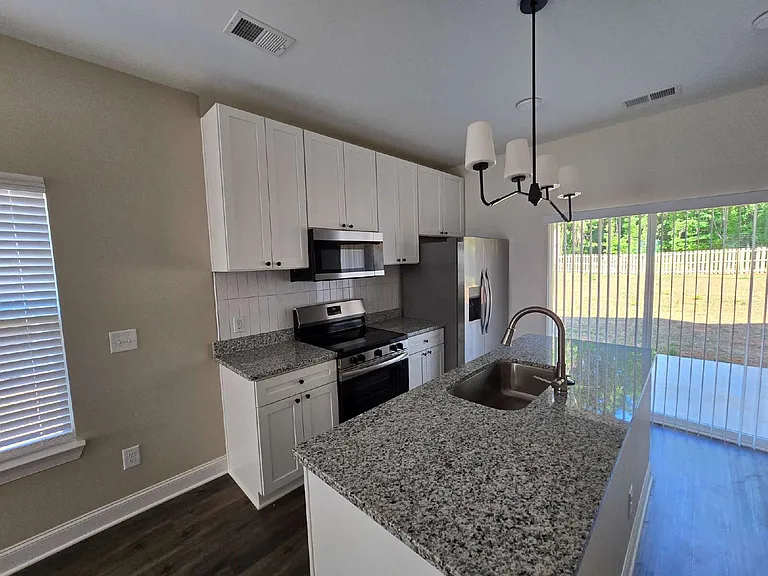 402 Giles St #B — Photo 53
