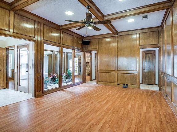 4th image of 4625 Versailles Ln