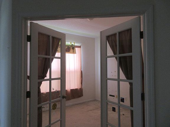 5th image of 360 James Cir