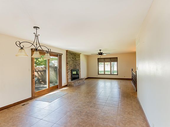 4th image of 2205 Dover Dr