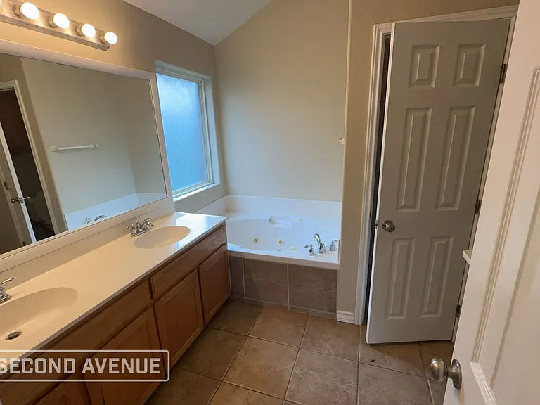 1011 Forest Oak — Photo 15