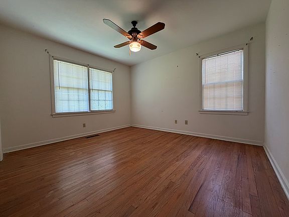 4th image of 413 Poinciana Ave