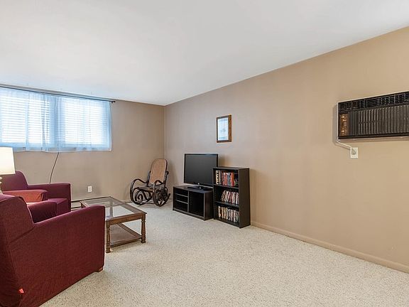 3rd image of 570 Village Blvd N