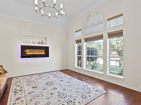 5th image of 1098 Woodbriar Dr