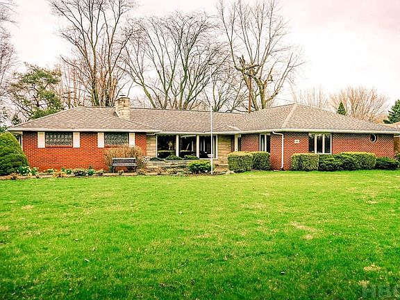 2nd image of 1016 Country Club Dr