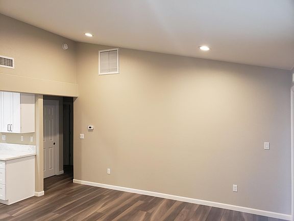 4th image of 3552 Hanks St