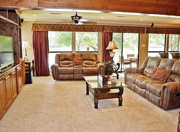 3rd image of 1009 Lakeshore Dr