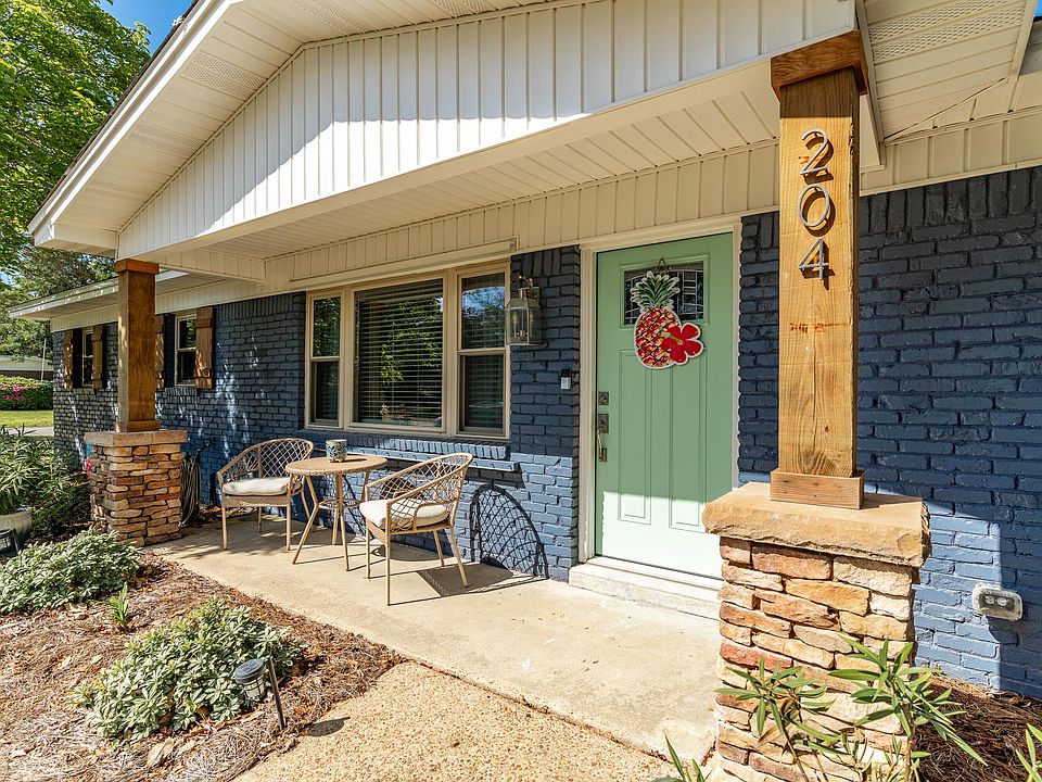 1st image of 204 Bayou Woods Dr NW
