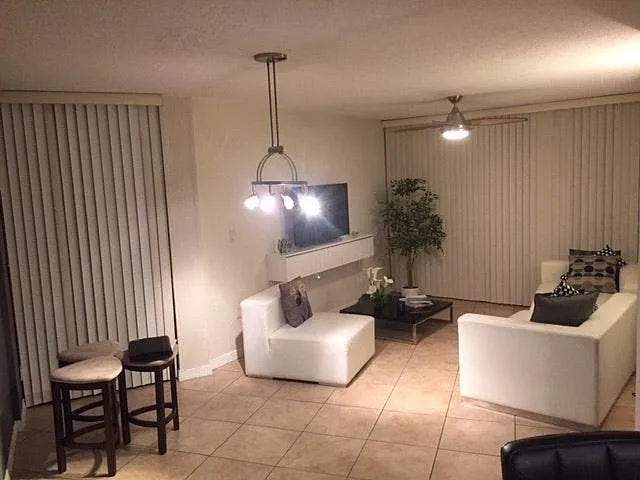 2 bed, 908 sqft, $2,150 — Photo 2