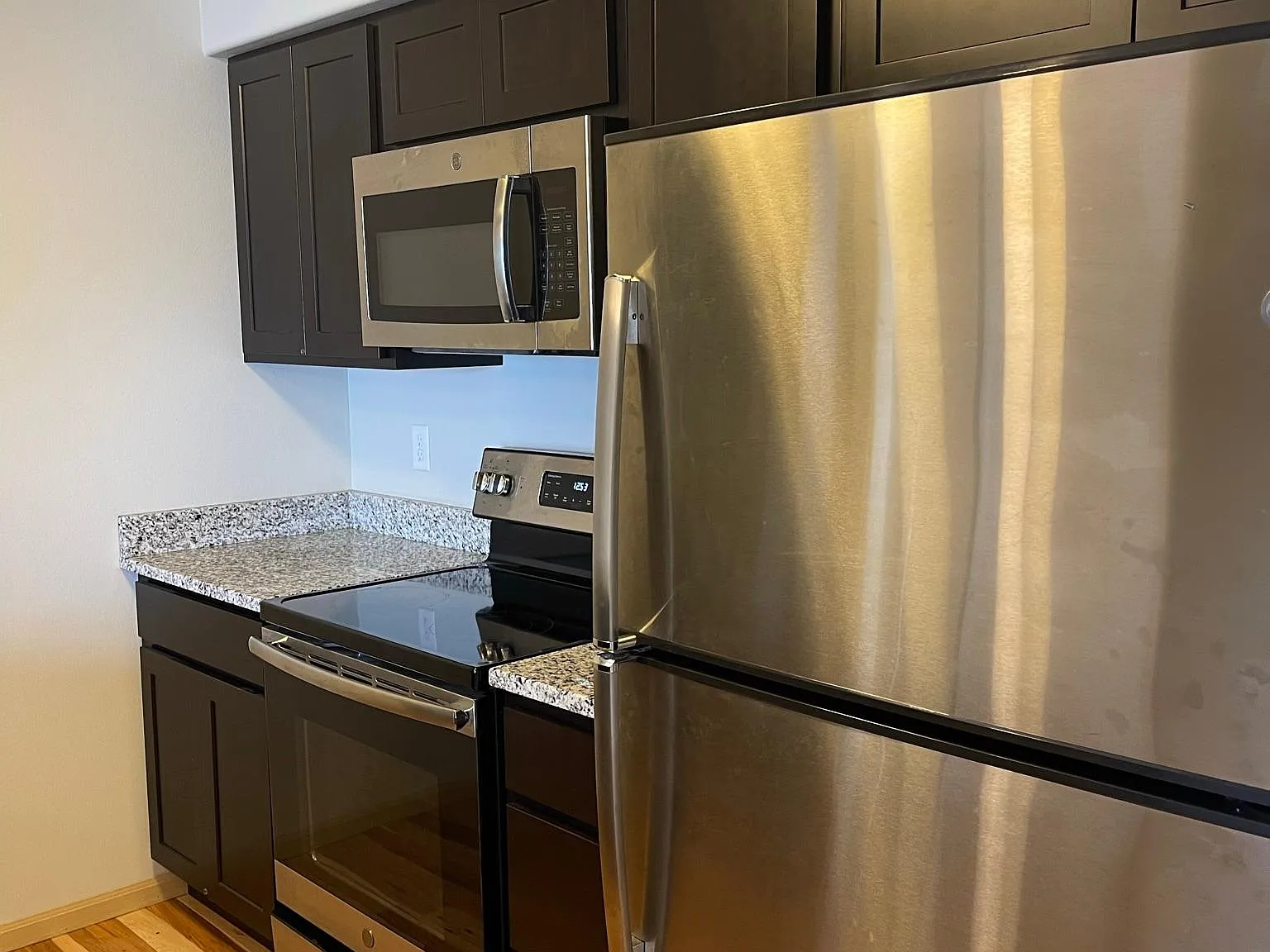 1 bed, 100 sqft, $1,454 — Photo 3