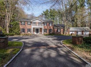 52 Sabine Rd, Syosset, NY 11791