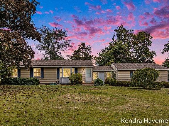 3rd image of 1804 Woodrun Dr SE