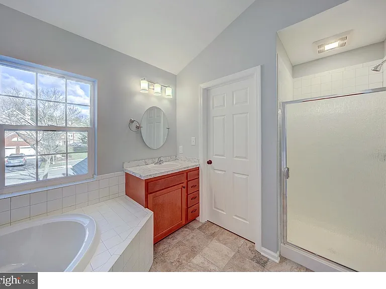 616 Pebble Creek Ct — Photo 18