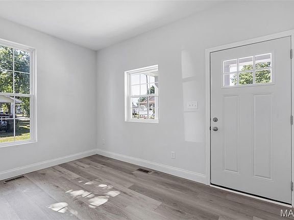 5th image of 526 State St