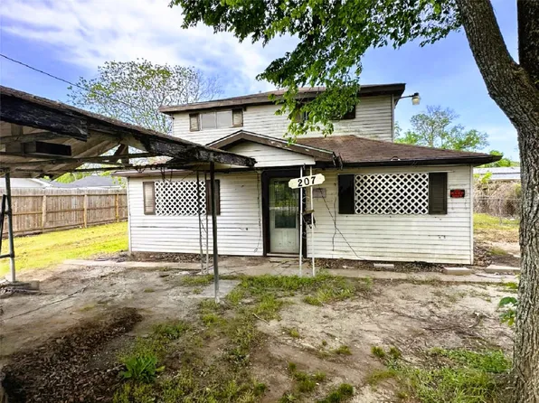 207 S 5th St, Highlands, TX 77562