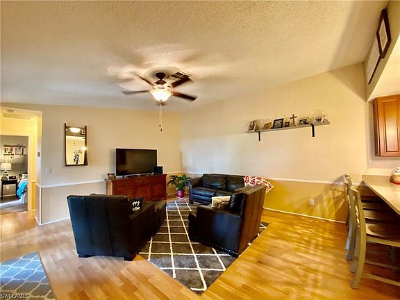 5th image of 5696 Foxlake Dr