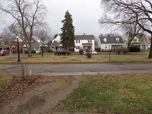 3rd image of 1705 Bide A Wee Park Ave
