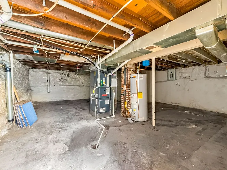 221 N Crysler Ave — Photo 19