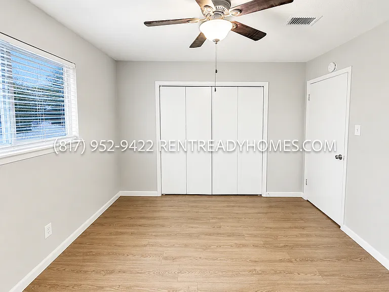 318 Frontier Dr. * — Photo 6
