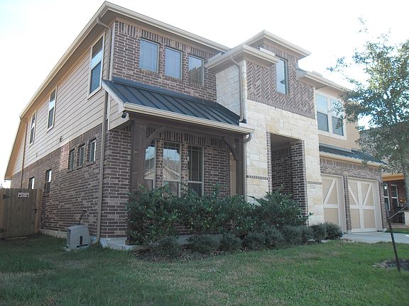 3rd image of 21518 Kings Bend Dr.
