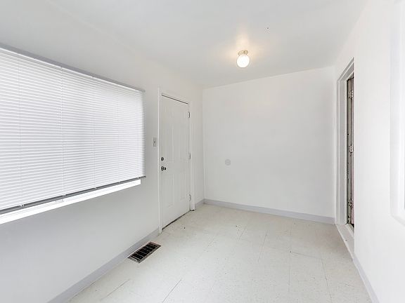 3rd image of 329 Pierce St