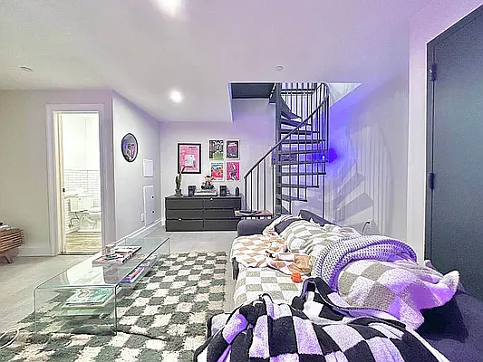 Rented by Friedman Mayer, LREB | media 2