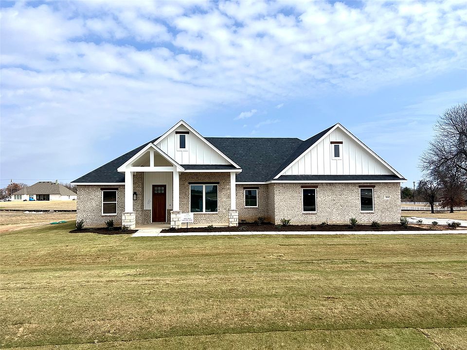 1st image of 104 Cattleman Dr