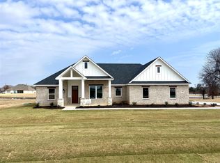 104 Cattleman Dr, Poolville, TX 76487