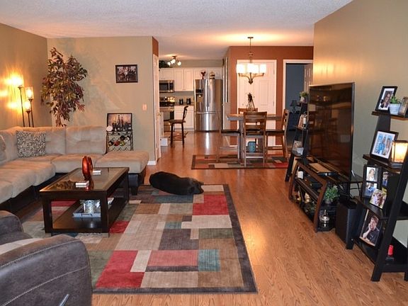 3rd image of 1128 Meadow Ln