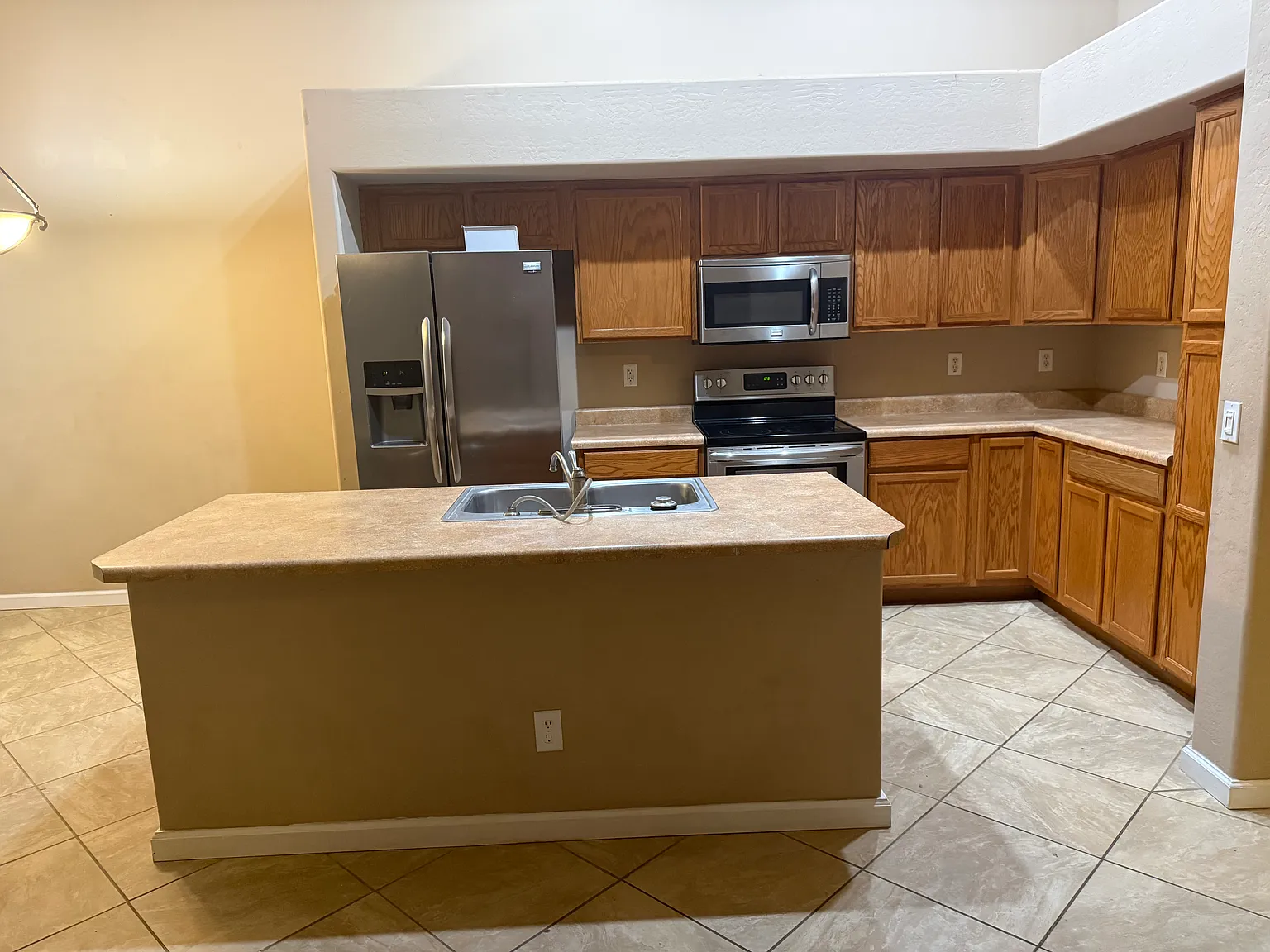 4 bed, 1671 sqft, $1,780 — Photo 2
