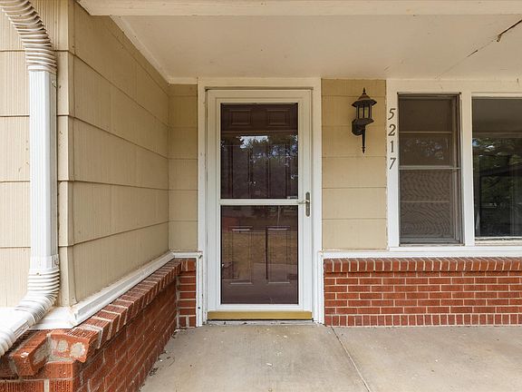 2nd image of 5217 Deavers Ln