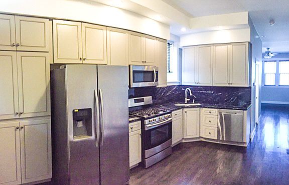 4th image of 2239 W Fullerton Ave #1