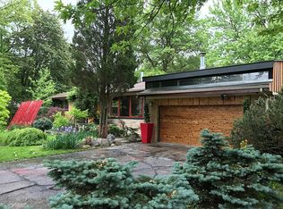 9425 Linnea Ln, Des Plaines, IL 60016