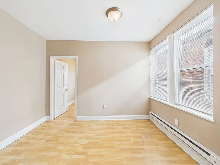 207 S 60th Street — Photo 9