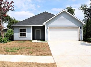 829 E Davis Ave, Fort Worth, TX 76104