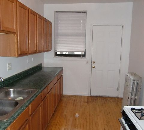4th image of 3640 W Ainslie St #3